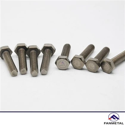 پیچ تیتانیوم